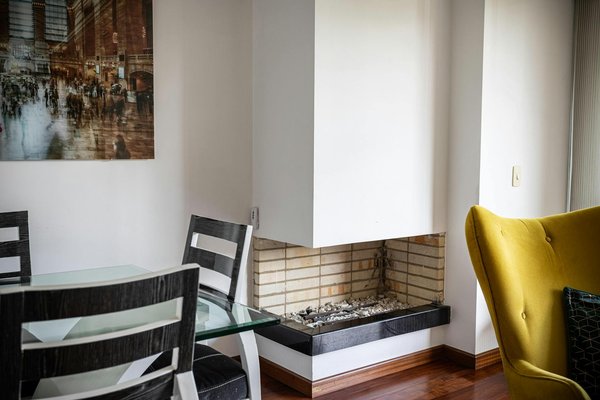 Quelles sont les meilleures plantes grimpantes pour un treillis ombrageant près de la piscine?