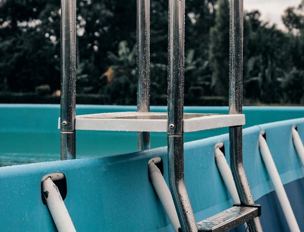 Quels sont les conseils pour déménager un atelier de forge avec un équipement lourd ?