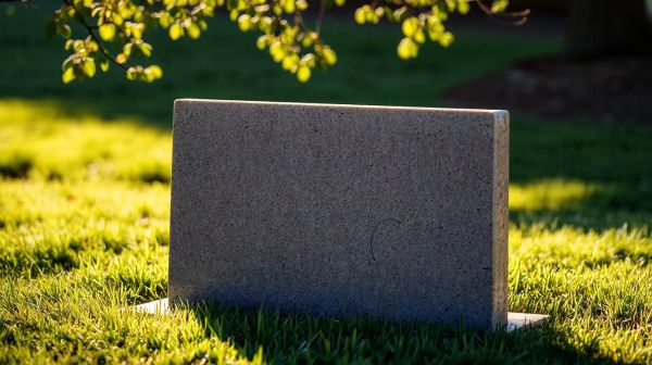 Top créateurs de pierres tombales modernes sur mesure